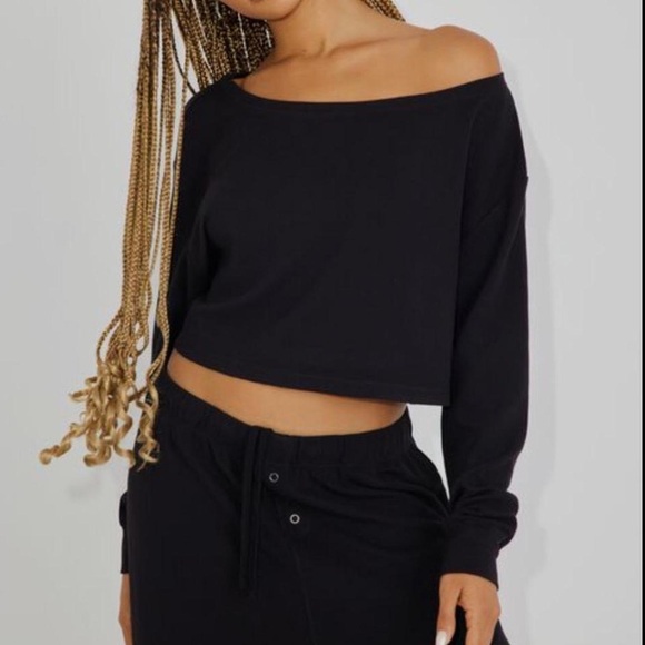 Garage Tops - Garage Women's Black Long Sleeve Crop-top NWT Size M